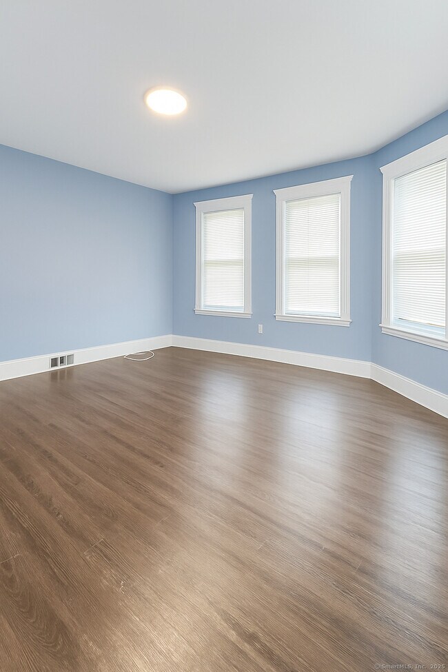 Building Photo - 167-169-169 Kent Ave