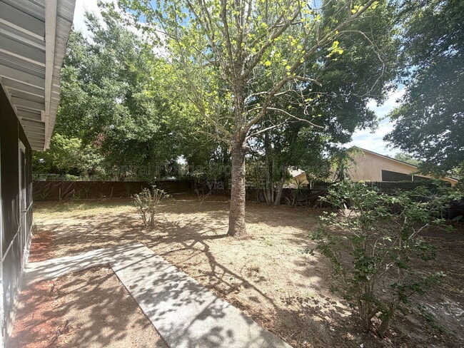 Building Photo - 7010 Ironwood Dr