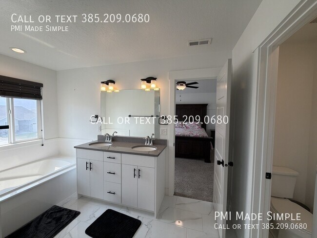 Building Photo - 3621 Sparrow Ln