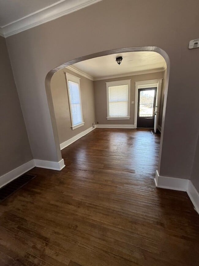 Building Photo - House for Rent 3 BR / 1 BA