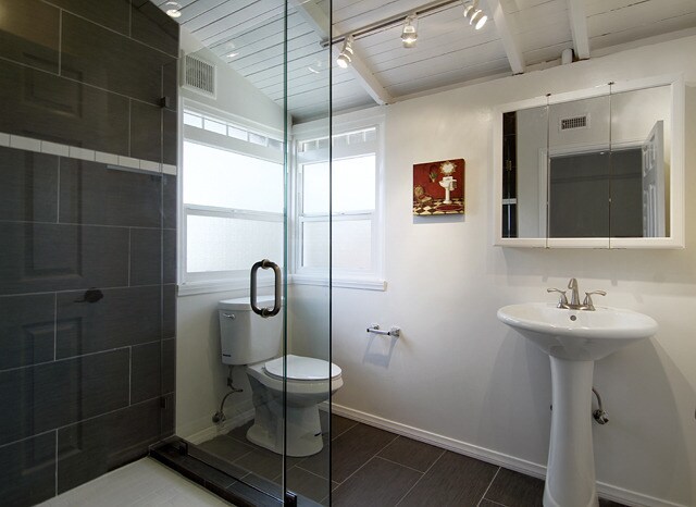 Building Photo - Remodeled 3 Bedroom Home