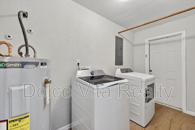 Building Photo - 2113 Gull Ave