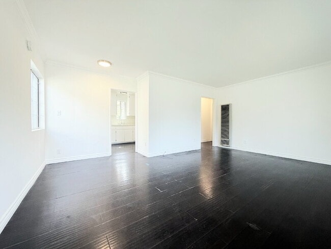 Building Photo - 4810 Cahuenga Blvd