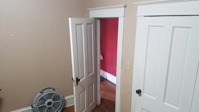 Building Photo - Willmar 2/1 Upper apt available.  Great lo...