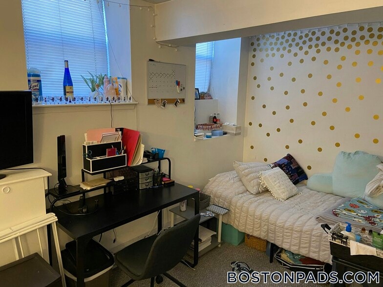 Building Photo - 772 Columbus Ave