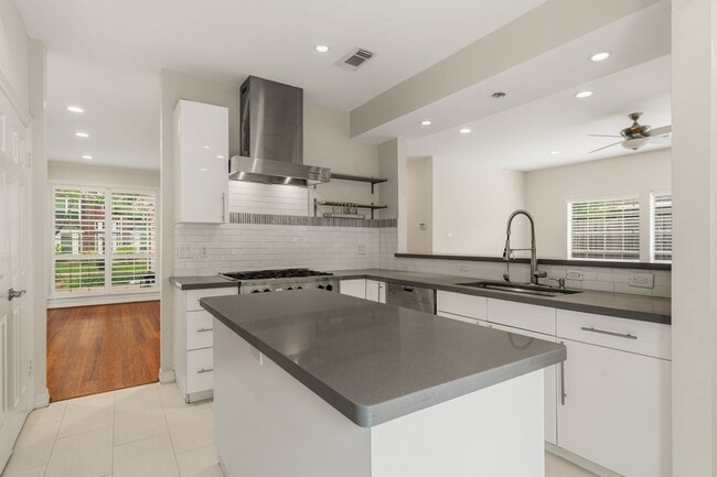 Building Photo - 14207 Woodville Gardens Dr