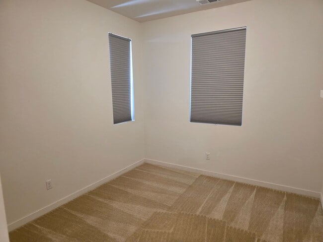 Building Photo - Murrieta 4 Bedroom Home with Solar in Gated Community!