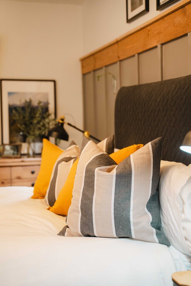 Building Photo - 1155 Ash St