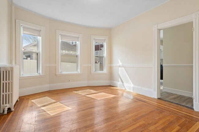 Building Photo - 327 Ashmont St