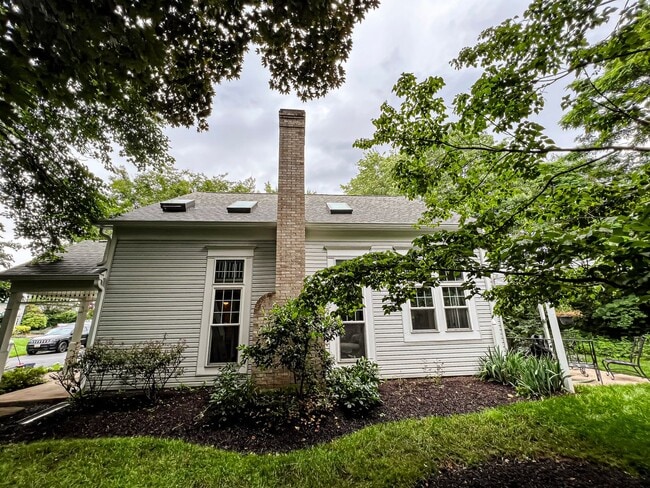 Building Photo - Bright And Relaxing 2 Bed 2 Bath Partially Furnished Home in Beautiful Franklin Farm Foundation