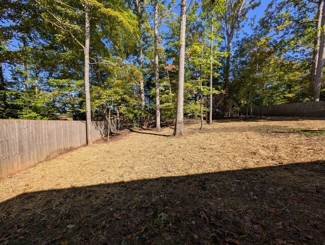 Building Photo - Weaverville Rental **6 or 12 month lease available**