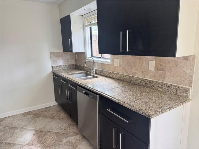 Building Photo - 2004 Parkaire Crossing