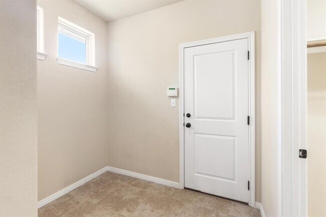 Building Photo - 114 Darst Ln
