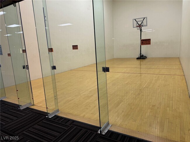 Building Photo - 5118 S Jones Blvd