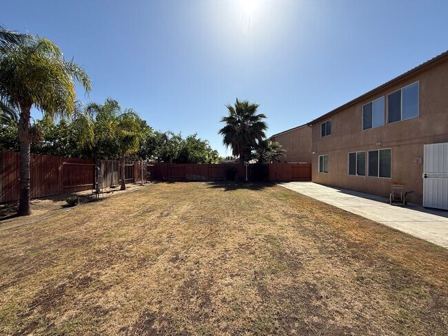 Building Photo - Spacious Single Family Home in Bakersfield...