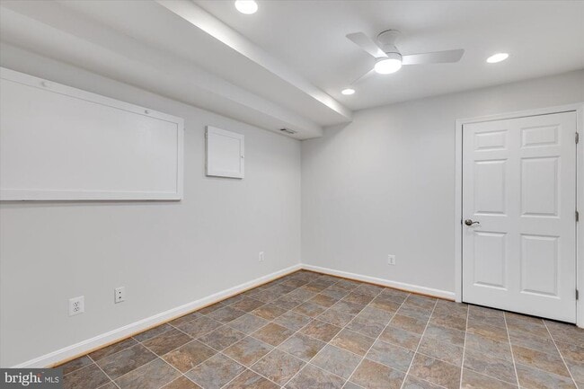 Building Photo - 427 Park Ave