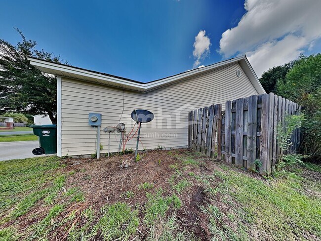 Building Photo - 34 Willow Lakes Dr