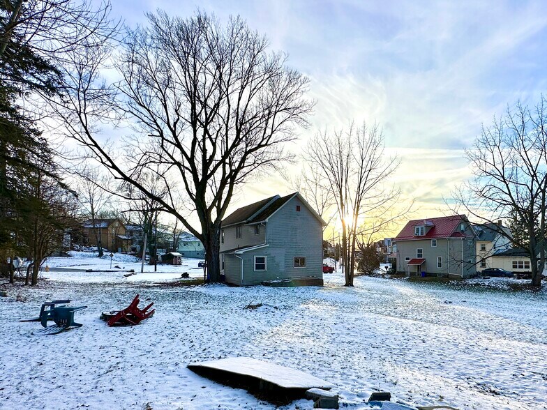 Building Photo - 923 Franklin Ave