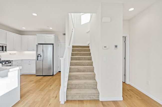 Building Photo - 2 bed 2.5 bath + Bonus Room Newer Construction Home Available Now!