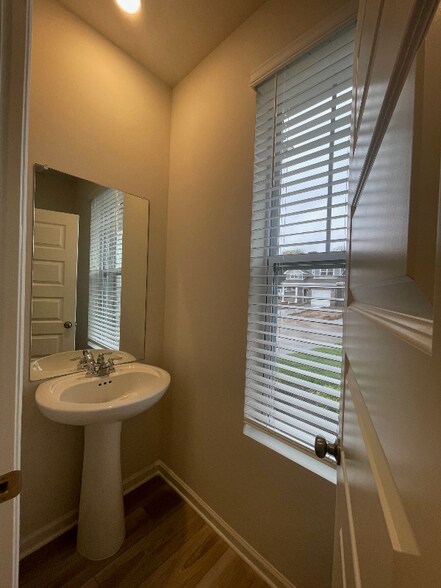 Building Photo - 1720 Manuka Ln