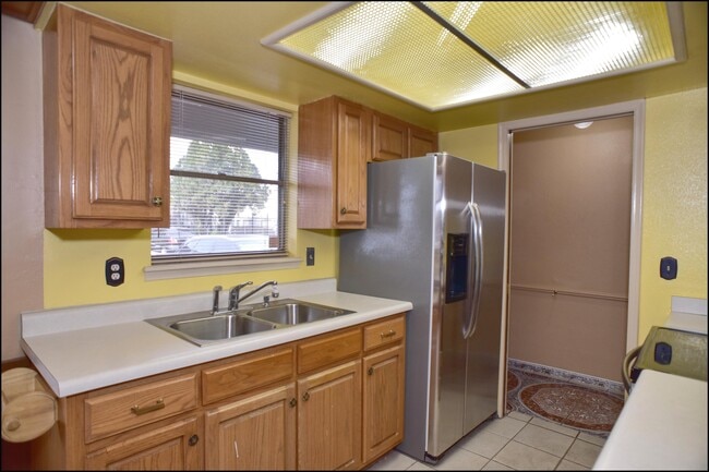 Building Photo - 6700 Escondido Dr
