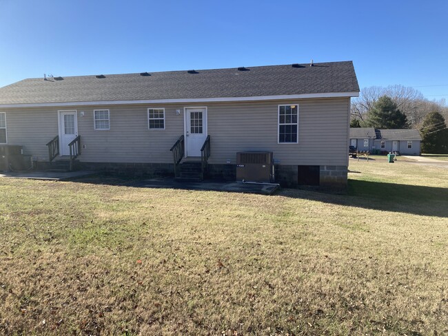 Building Photo - 49 Farm View Cir