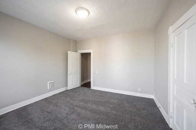 Building Photo - 101 N State Ave