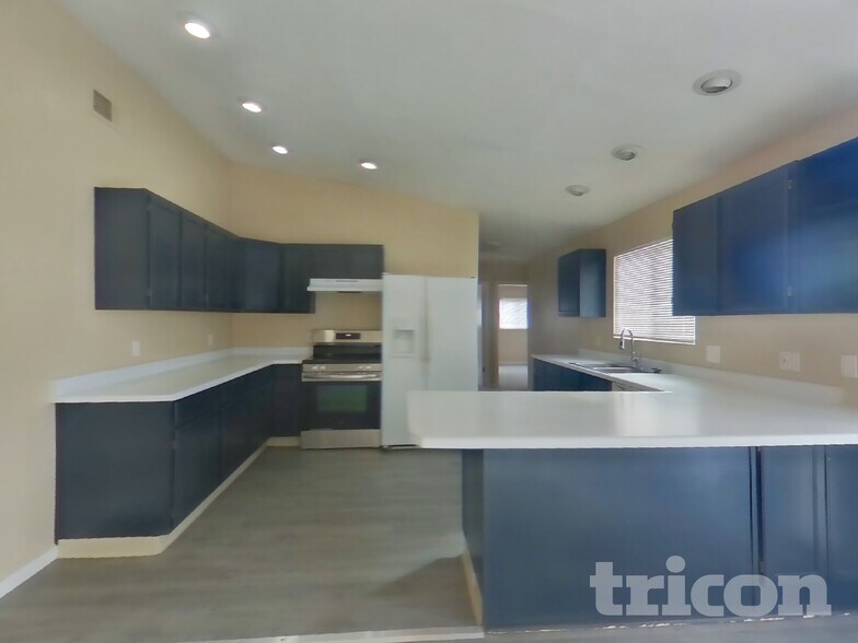 Building Photo - 1380 University Terrace