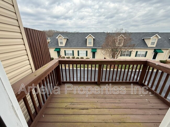 Building Photo - 1309 Kensington Place