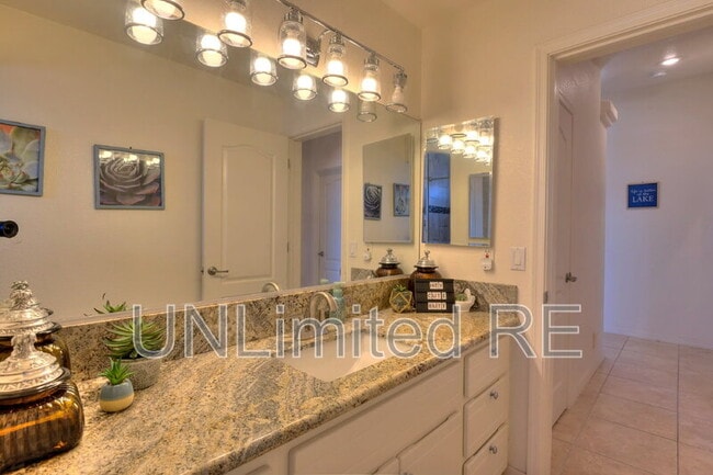 Building Photo - 304 Acoma Blvd S