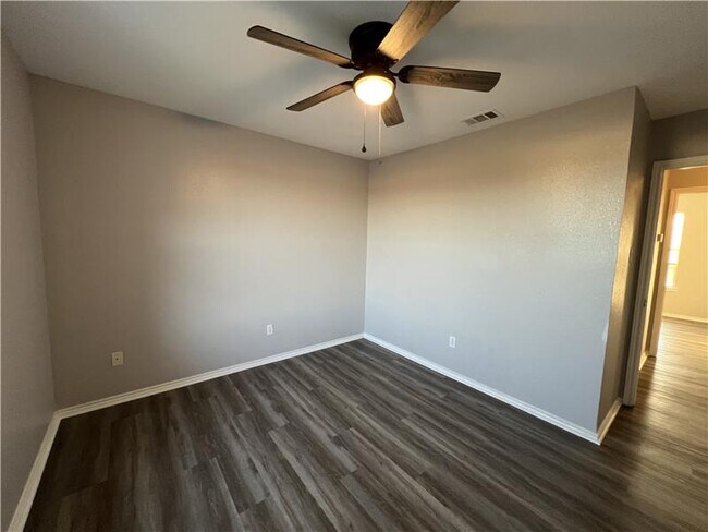 Building Photo - 5908 Greengate Dr