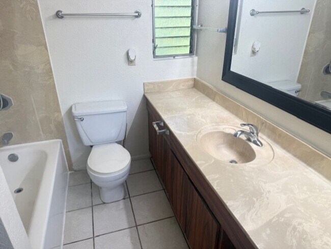 Building Photo - College Gardens