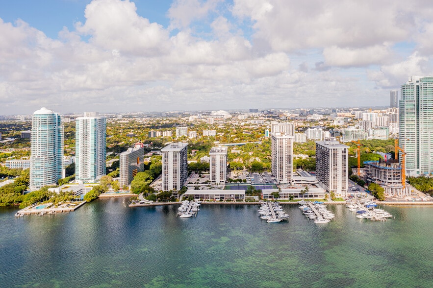 Building Photo - 1925 Brickell Ave