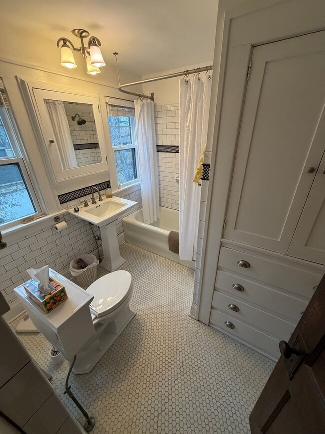 Building Photo - 327 56th St