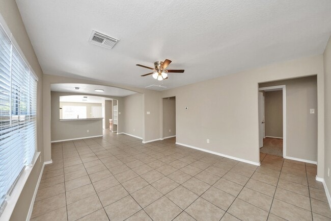 Building Photo - 826 Bandon Ln