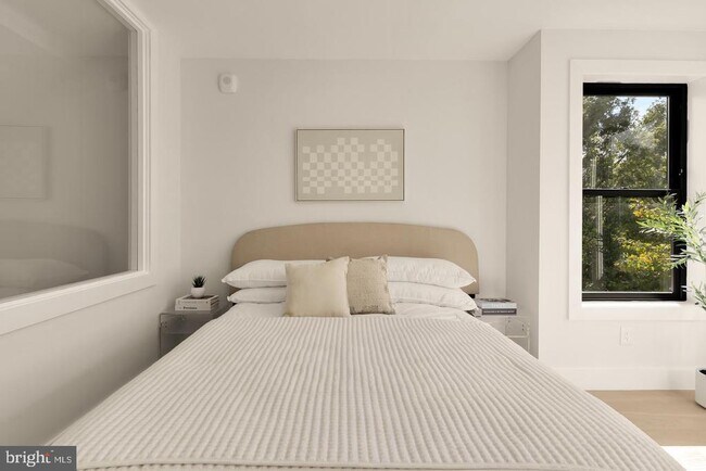 Building Photo - 3923 14th St NW