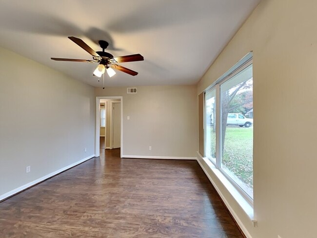 Building Photo - 307 Hillcrest Ave