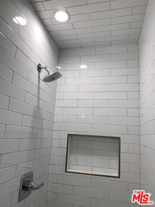 Building Photo - 11235 Richland Ave