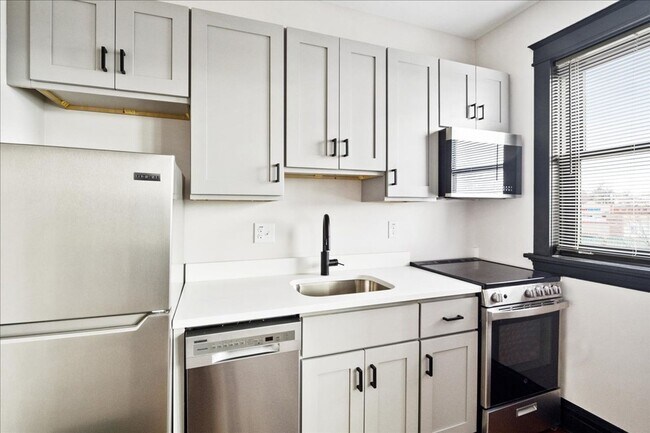 Building Photo - Polly Want an Apartment