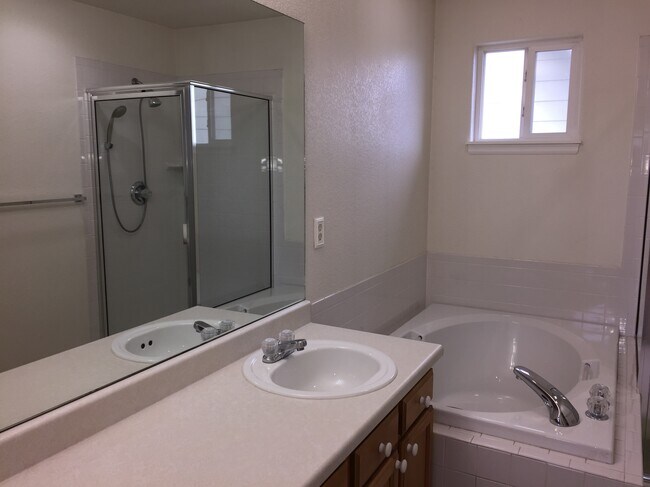 Primary bathroom - 314 Maggie St