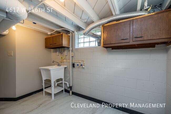 Building Photo - Beautifully Renovated Bungalow