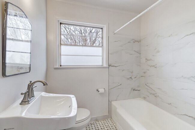 Building Photo - 1508 Cortlandt St