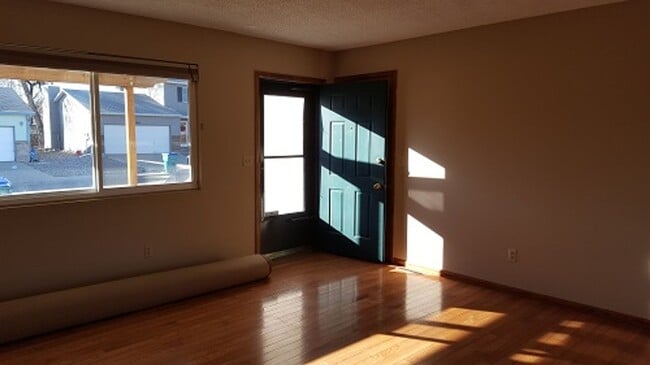 Building Photo - Bright 2 Bed, 2 Bath Home with Garage & Fenced Yard in Fort Collins