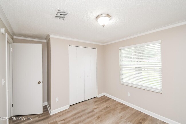 Building Photo - 3885 Mandarin Woods Dr N
