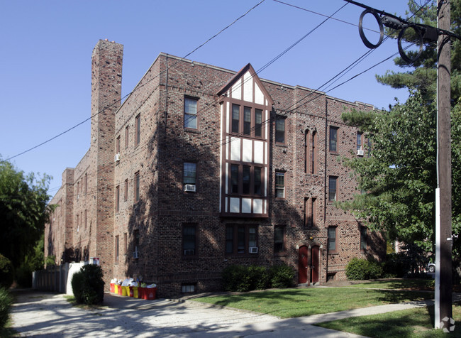 Primary Photo - Haddon Court Apartments