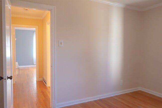 Building Photo - 2627 Louis Ave