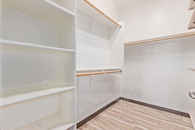Building Photo - 2624 W Beautiful Ln