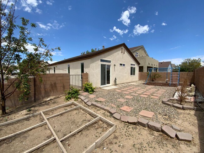 Building Photo - 3 Bedroom Single Story Home Available Near 98th St & Dennis Chavez SW!