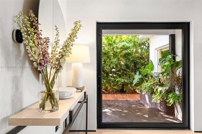 Building Photo - 244 W San Marino Dr