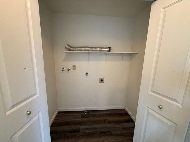 Building Photo - NE Bend 2bed/1.5bath Townhome Near St Charles with Garage